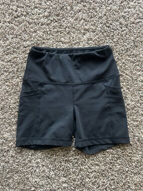 High-Waist Black Women's Active Shorts with Side Pockets